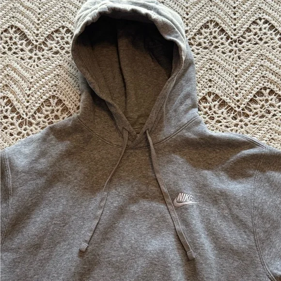 Nike Grey Hoodie Size Medium Drawstrings Front Pocket Elastic Comfort Sweatshirt - Picture 2 of 9